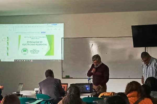 Socializacion – ELECTRICIDAD Docente Henry Torres