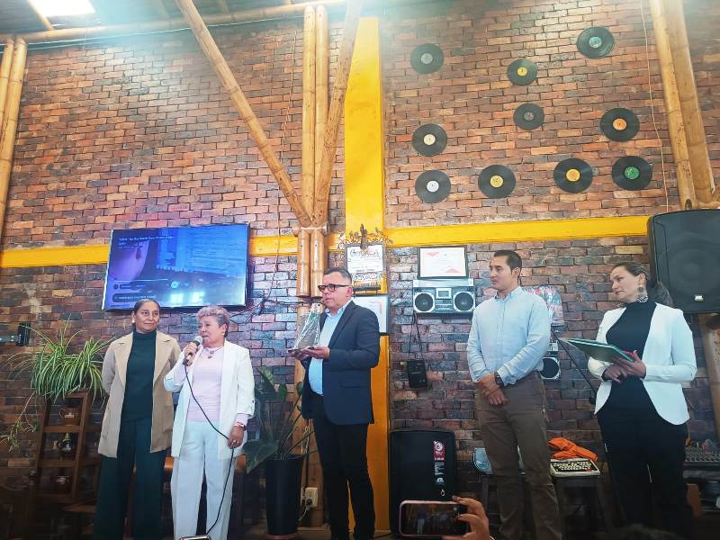 Homenaje a la profe Mercedes Hernandez.