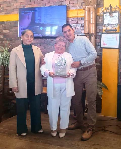 Homenaje a la profe Mercedes Hernandez.